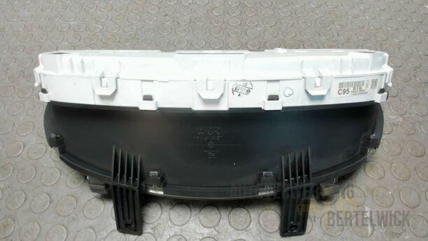 Foto: KOMBIINSTRUMENT / TACHOEINHEIT eines Hyundai Santa Fe 2.2 CRDi 4WD