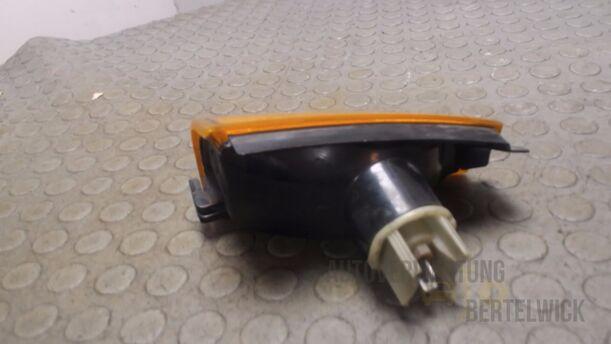 Foto: BLINKER / BLINKLEUCHTE  LINKS eines Volvo 340