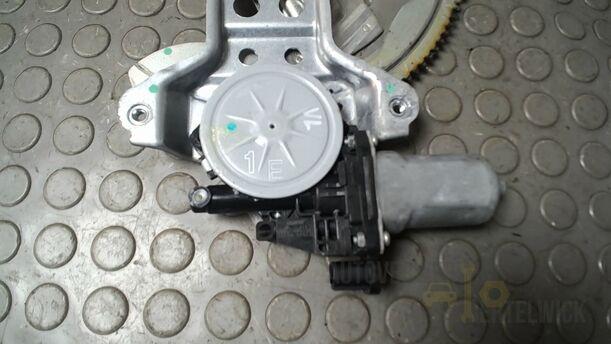 Foto: FENSTERHEBER ELEKTRISCH VORN LINKS eines Suzuki SX4 1.6 VVT