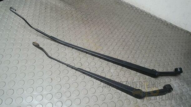 Foto: SCHEIBENWISCHERARME VORN eines Suzuki SX4 1.6 VVT