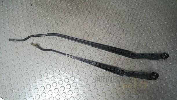 Foto: SCHEIBENWISCHERARME VORN eines Suzuki SX4 1.6 VVT