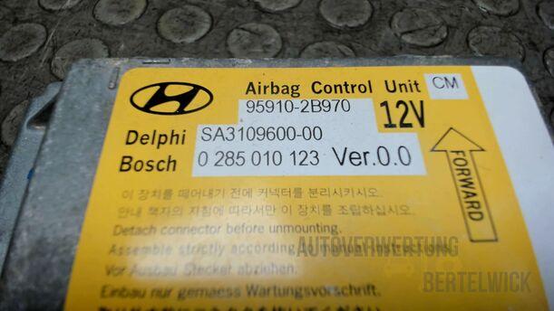 Foto: AIRBAGSTEUERGERÄT eines Hyundai Santa Fe 2.2 CRDi 4WD