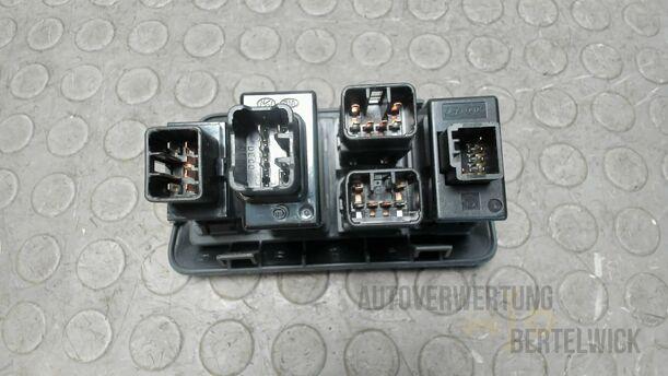 Foto: SCHALTEREINHEIT / LEUCHTWEITENVERSTELLUNG / ESP eines Hyundai Santa Fe 2.2 CRDi 4WD