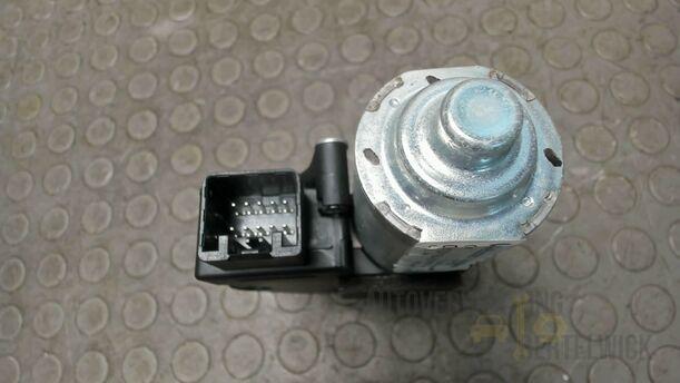 Foto: SCHIEBEDACHMOTOR eines Hyundai Santa Fe 2.2 CRDi 4WD