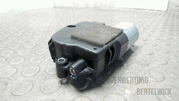 Foto: SCHIEBEDACHMOTOR eines Hyundai Santa Fe 2.2 CRDi 4WD