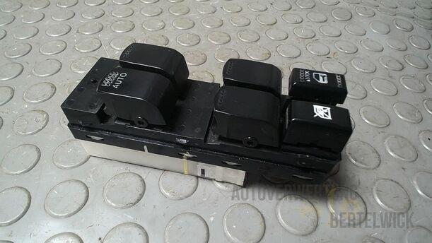 Foto: FENSTERHEBERSCHALTER eines Suzuki SX4 1.6 VVT