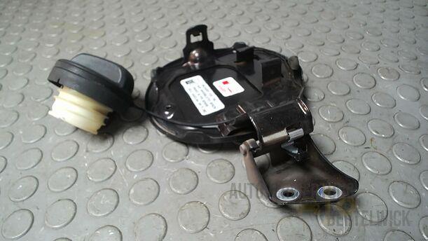 Foto: TANKKLAPPE/ TANKDECKEL eines Suzuki SX4 1.6 VVT