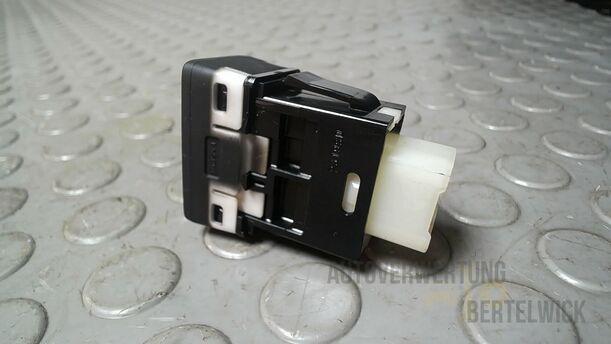 Foto: SCHALTER LEUCHTWEITENVERSTELLUNG eines Suzuki SX4 1.6 VVT