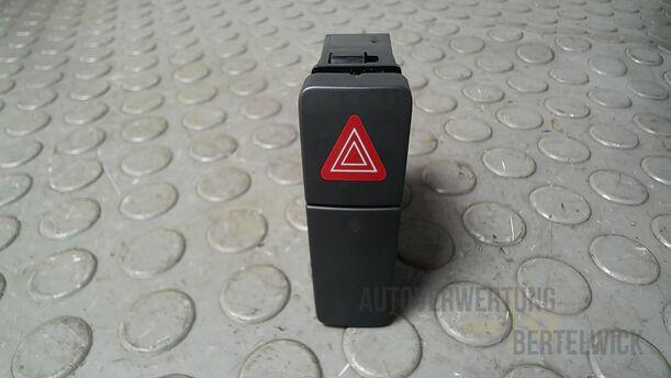 Foto: SCHALTER WARNBLINKANLAGE/ WARNBLINKSCHALTER eines Suzuki SX4 1.6 VVT