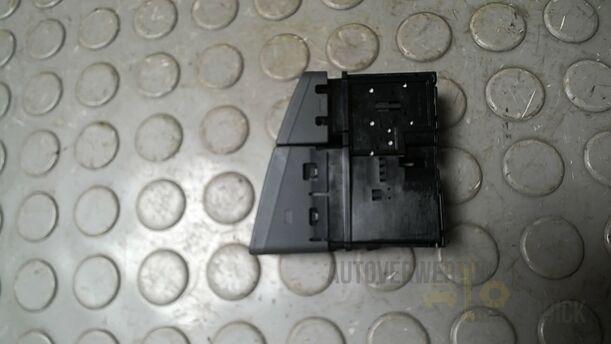 Foto: SCHALTER WARNBLINKANLAGE/ WARNBLINKSCHALTER eines Suzuki SX4 1.6 VVT