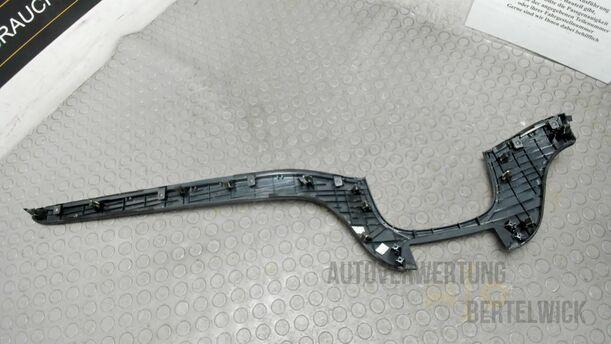 Foto: AMATURENBRETT UNTERTEIL / ZIERLEISTE eines Hyundai Santa Fe 2.2 CRDi 4WD