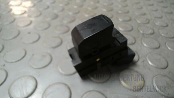 Foto: FENSTERHEBERSCHALTER HINTEN eines Suzuki SX4 1.6 VVT