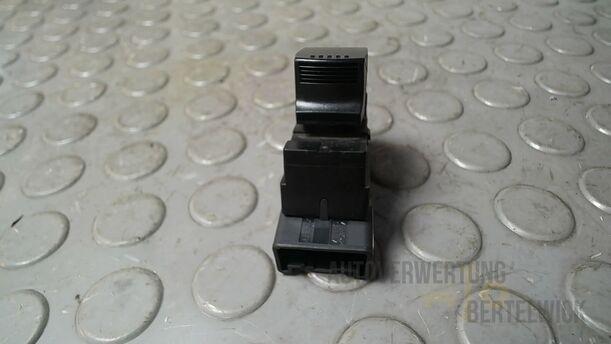 Foto: FENSTERHEBERSCHALTER HINTEN eines Suzuki SX4 1.6 VVT