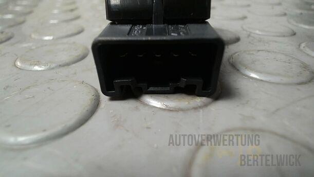 Foto: FENSTERHEBERSCHALTER HINTEN eines Suzuki SX4 1.6 VVT