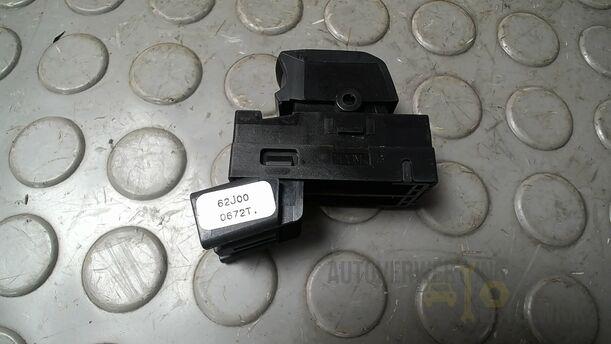 Foto: FENSTERHEBERSCHALTER HINTEN eines Suzuki SX4 1.6 VVT