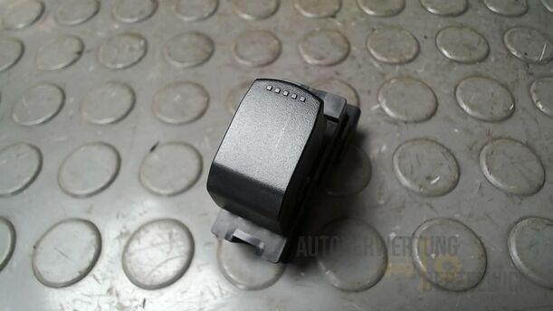 Foto: FENSTERHEBERSCHALTER HINTEN eines Suzuki SX4 1.6 VVT