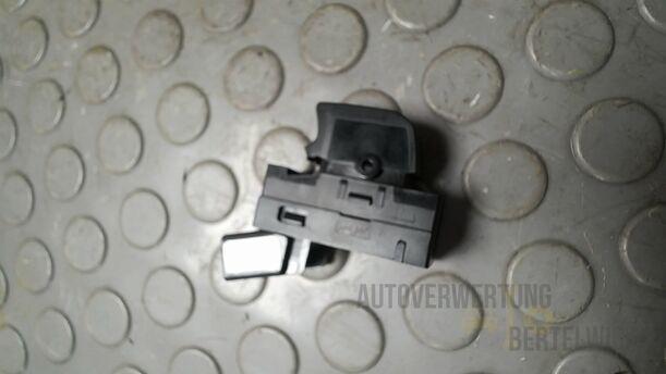 Foto: FENSTERHEBERSCHALTER HINTEN eines Suzuki SX4 1.6 VVT