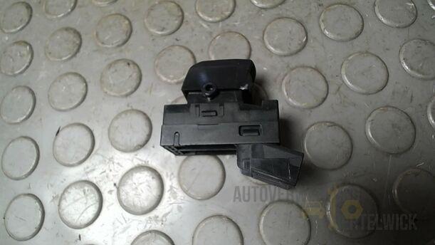 Foto: FENSTERHEBERSCHALTER eines Suzuki SX4 1.6 VVT