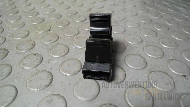 Foto: FENSTERHEBERSCHALTER eines Suzuki SX4 1.6 VVT