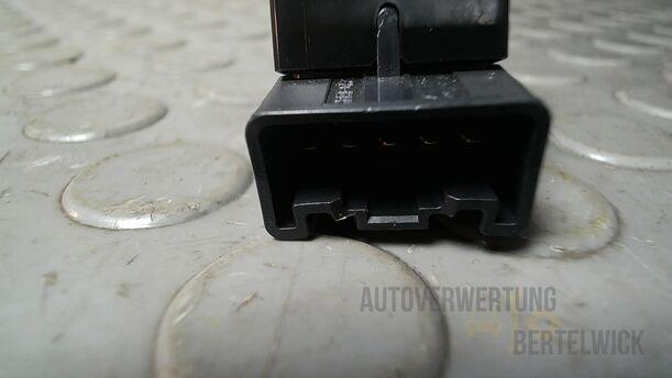 Foto: FENSTERHEBERSCHALTER eines Suzuki SX4 1.6 VVT