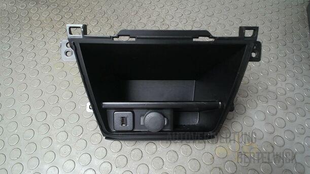 Foto: ABLAGEFACH ARMATURENBRETT eines Suzuki SX4 1.6 VVT GL