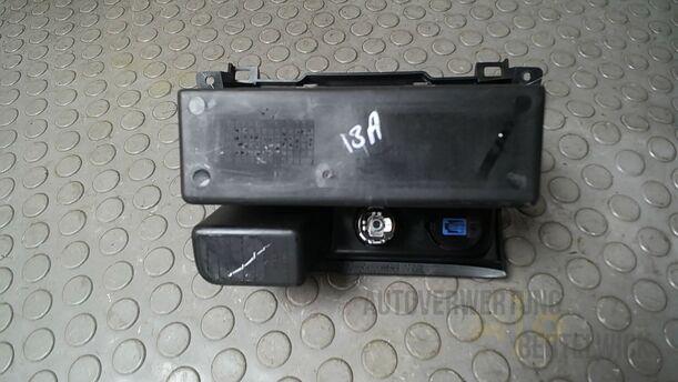 Foto: ABLAGEFACH ARMATURENBRETT eines Suzuki SX4 1.6 VVT GL