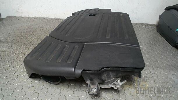 Foto: LUFTFILTERKASTEN/ MOTORVERSCHAHLUNG eines Suzuki SX4 1.6 VVT