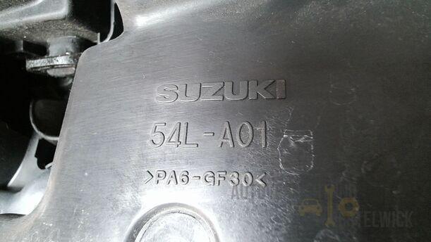 Foto: LUFTFILTERKASTEN/ MOTORVERSCHAHLUNG eines Suzuki SX4 1.6 VVT