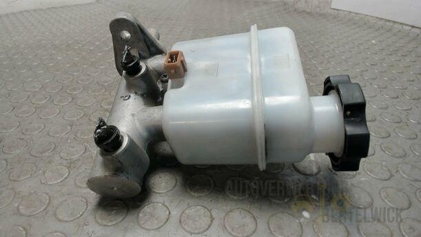 Foto: HAUPTBREMSZYLINDER eines Hyundai Santa Fe 2.2 CRDi 4WD