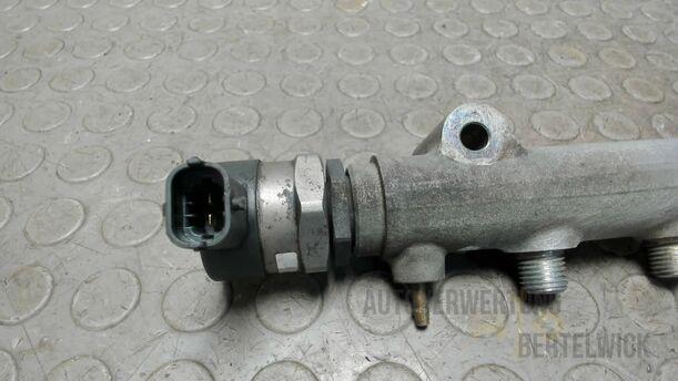Foto: VERTEILERROHR / COMMONRAIL eines Hyundai Santa Fe 2.2 CRDi 4WD