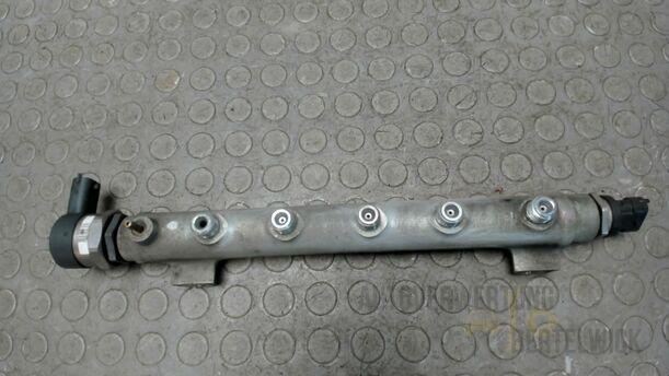 Foto: VERTEILERROHR / COMMONRAIL eines Hyundai Santa Fe 2.2 CRDi 4WD