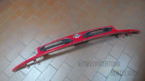 Foto: KÜHLERGRILL eines Nissan Micra 1.0