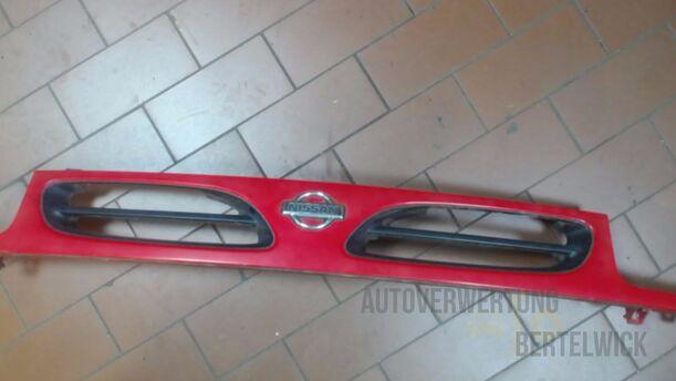 Foto: KÜHLERGRILL eines Nissan Micra 1.0