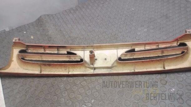 Foto: KÜHLERGRILL eines Nissan Micra 1.0