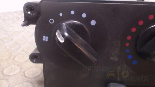 Foto: HEIZUNGSBETÄTIGUNG eines Nissan Micra 1.0