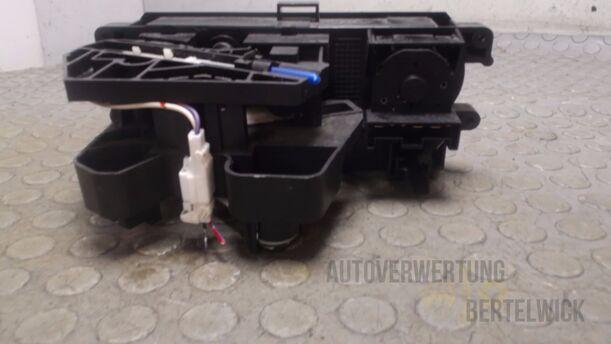 Foto: HEIZUNGSBETÄTIGUNG eines Nissan Micra 1.0