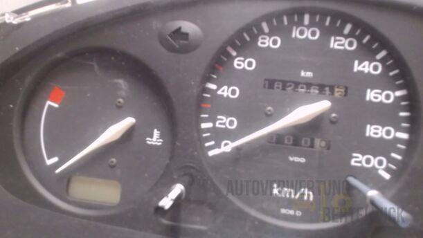 Foto: TACHOANZEIGE eines Nissan Micra 1.0