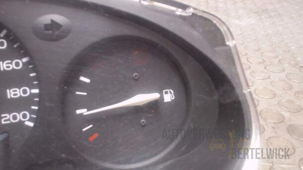 Foto: TACHOANZEIGE eines Nissan Micra 1.0