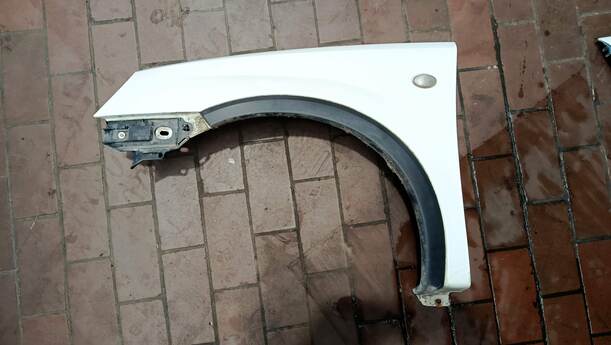 Foto: KOTFLÜGEL LINKS eines Opel Corsa 1.3 CDTI
