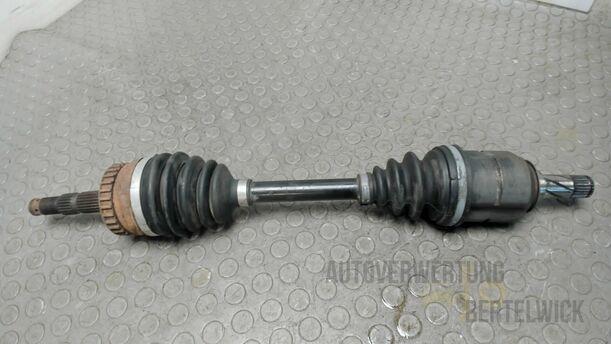 Foto: ANTRIEBSWELLE LINKS eines Opel Corsa 1.3 CDTI