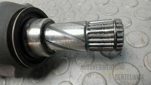 Foto: ANTRIEBSWELLE LINKS eines Opel Corsa 1.3 CDTI