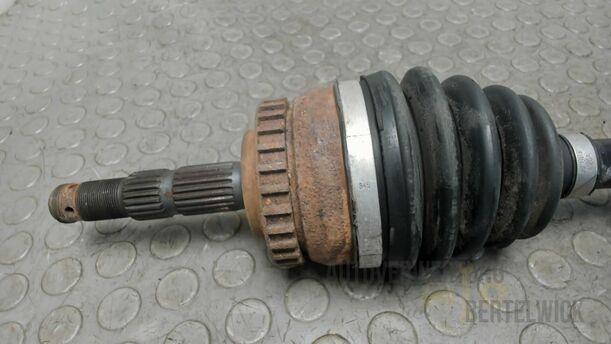 Foto: ANTRIEBSWELLE LINKS eines Opel Corsa 1.3 CDTI