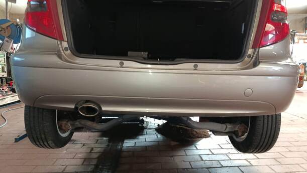 Foto: STOSSFÄNGER / STOßSTANGE HINTEN eines Mercedes-Benz A 170