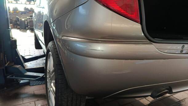 Foto: STOSSFÄNGER / STOßSTANGE HINTEN eines Mercedes-Benz A 170