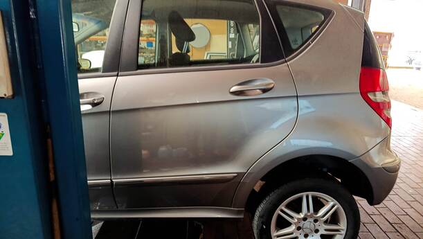 Foto: TÜR HINTEN LINKS eines Mercedes-Benz A 170