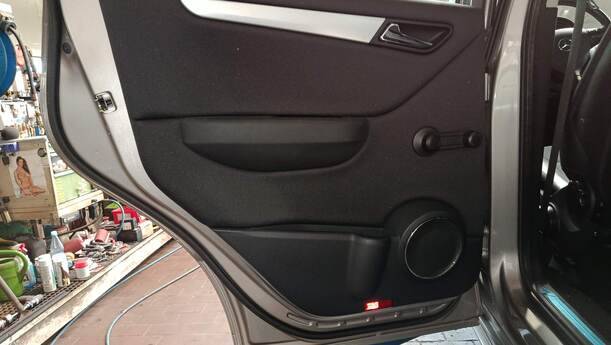 Foto: TÜR HINTEN LINKS eines Mercedes-Benz A 170