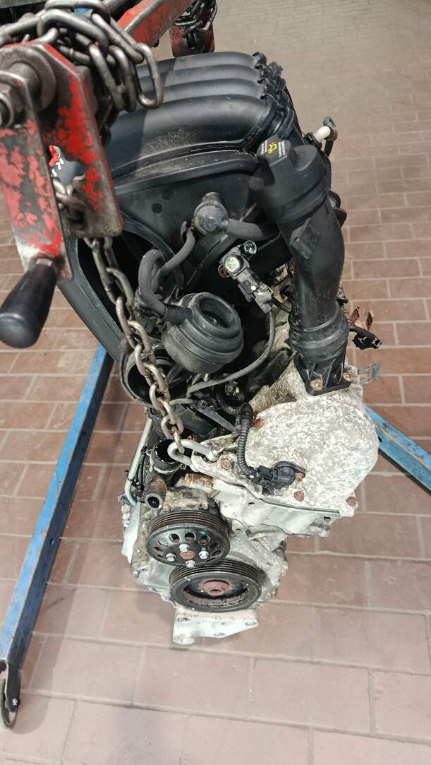 Foto: MOTOR ( 266940 / OHNE ANBAUTEILE ) eines Mercedes-Benz A 170