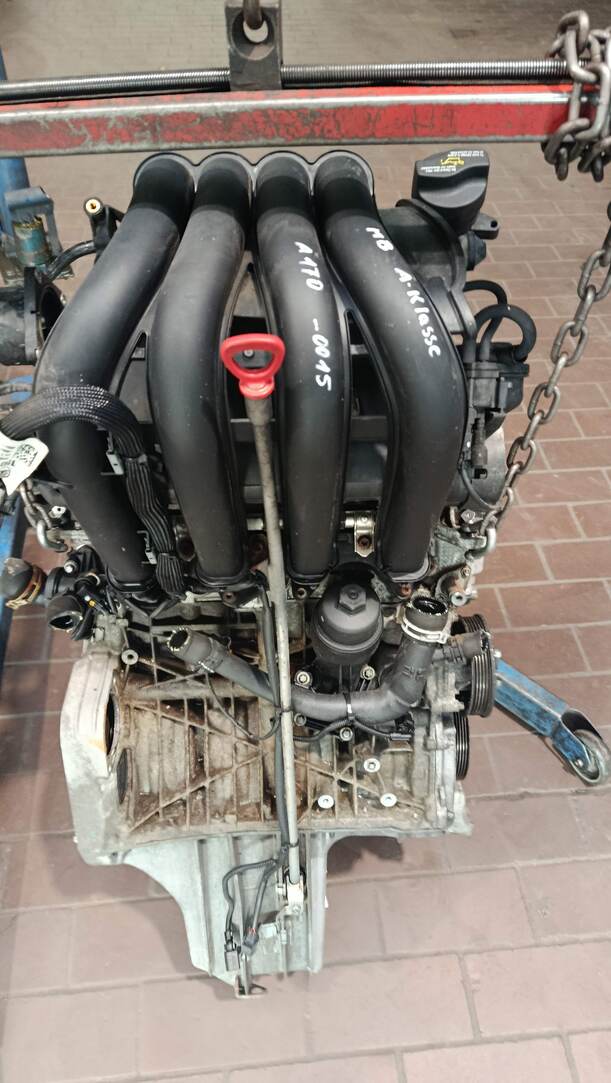 Foto: MOTOR ( 266940 / OHNE ANBAUTEILE ) eines Mercedes-Benz A 170