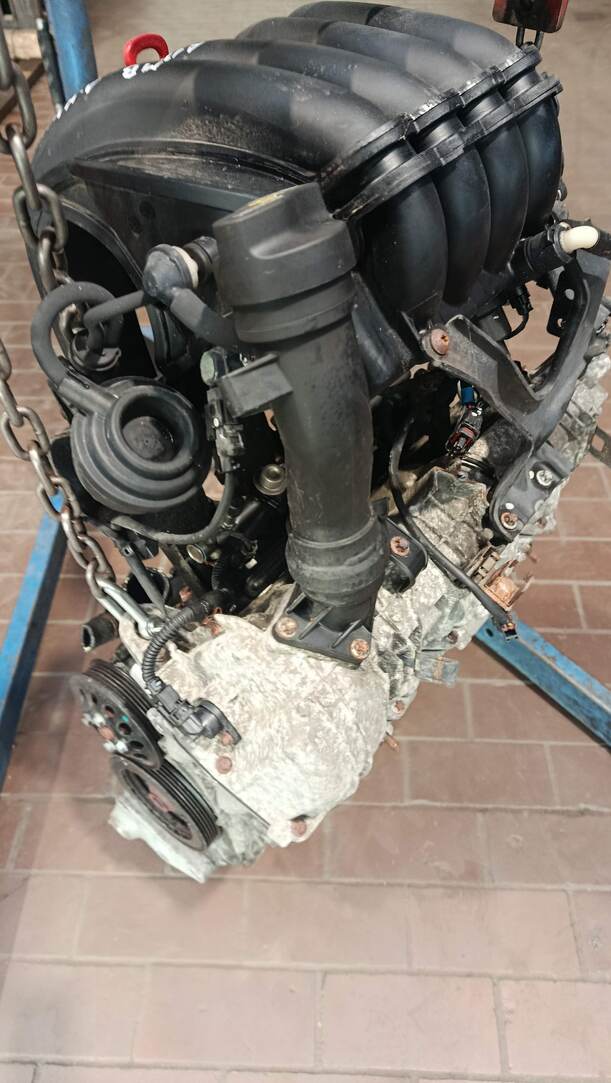 Foto: MOTOR ( 266940 / OHNE ANBAUTEILE ) eines Mercedes-Benz A 170