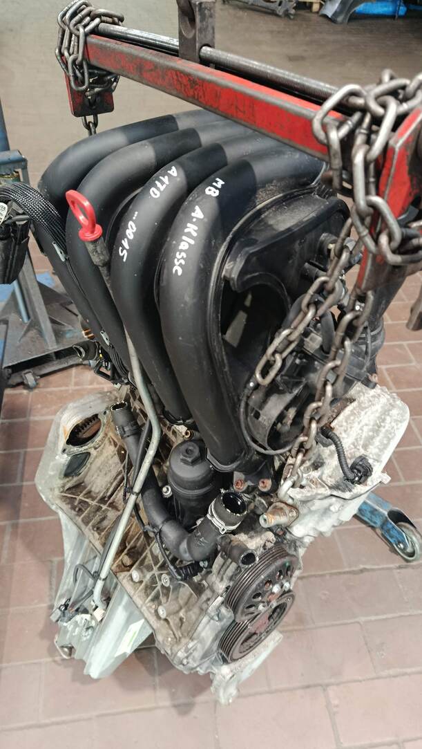 Foto: MOTOR ( 266940 / OHNE ANBAUTEILE ) eines Mercedes-Benz A 170